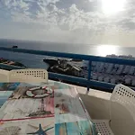 Piera's Paraiso Seaview 公寓 *